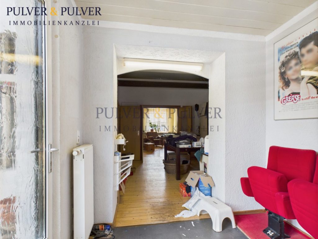 Zugang Küche u. Hof (li.)