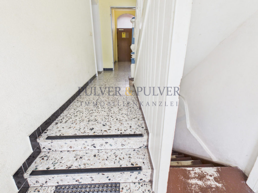 Hausflur EG Kellertreppe