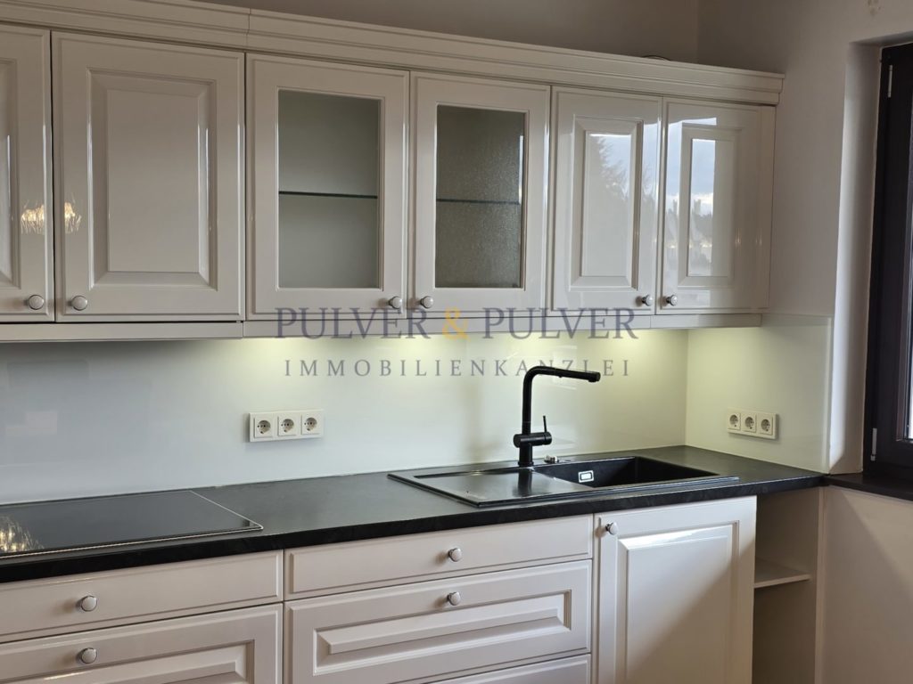 Küchenzeile m. E-Geräte